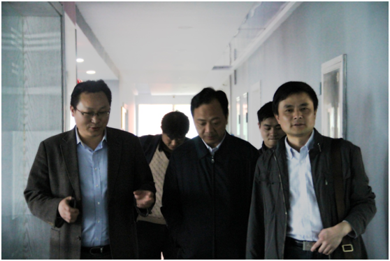 芮总向周厅长一行介绍公司概况